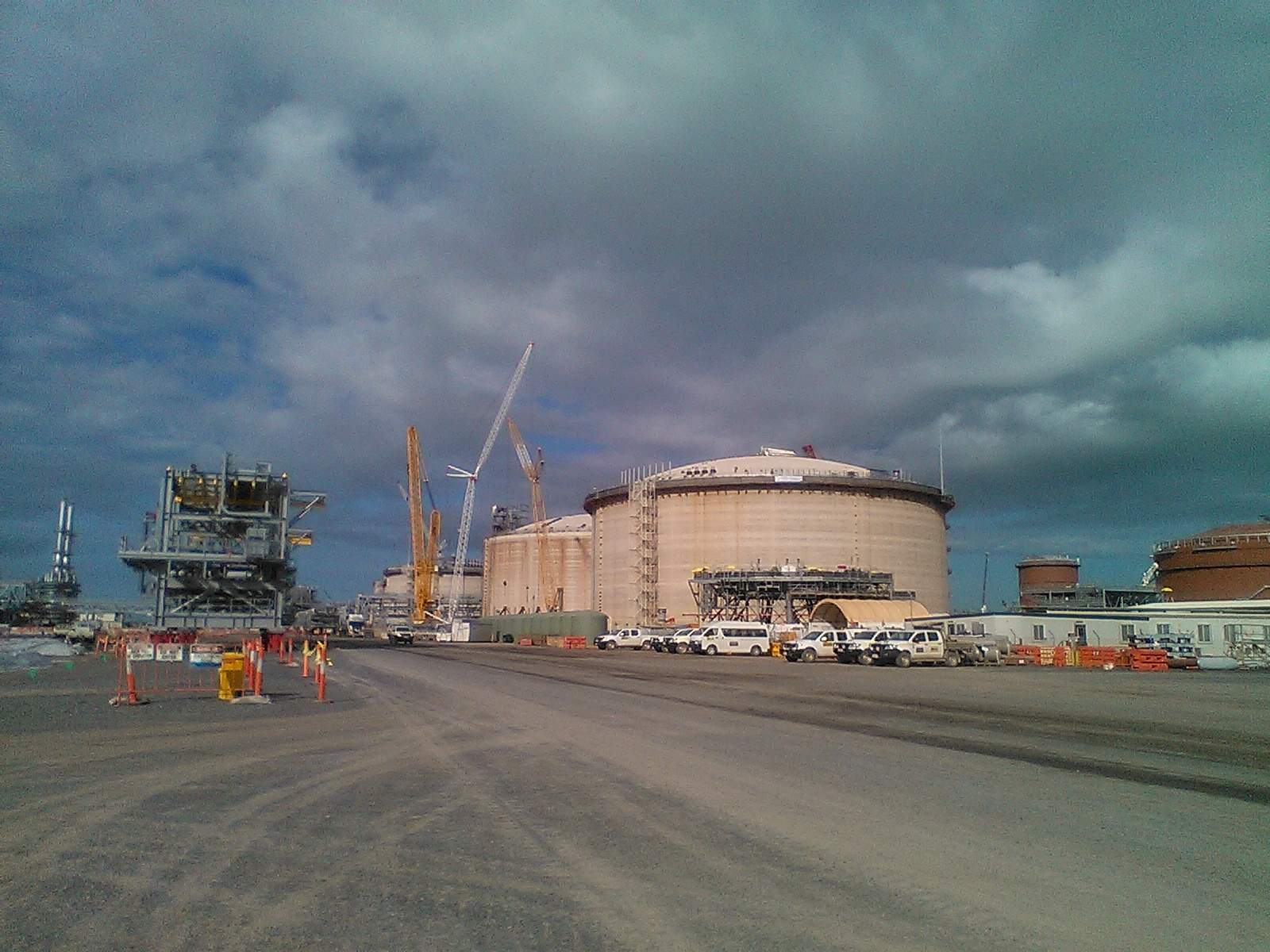 Wet season lightning often forcing builders to down tools on INPEX gas ...