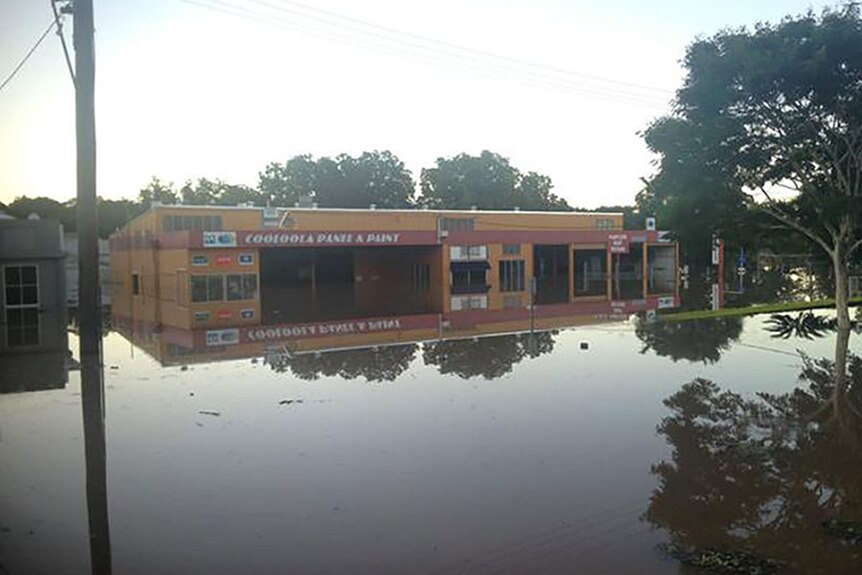 Flooding in Gympie reaches 16.7m just before 6:00am on Sunday.