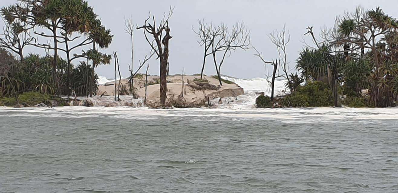 Southeast Queensland hit by heavy rain overnight with BOM forecasting more extreme weather