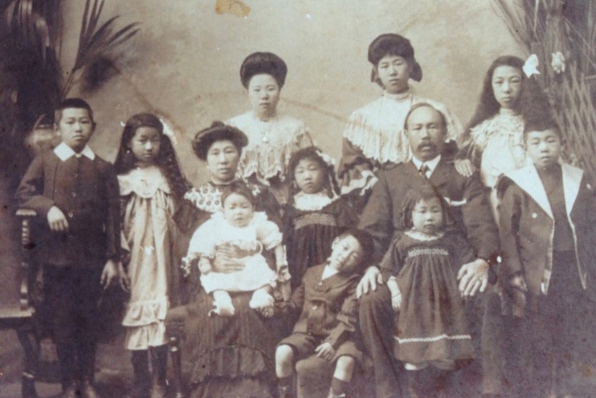 Formal lack and white photo of a large Chinese family 