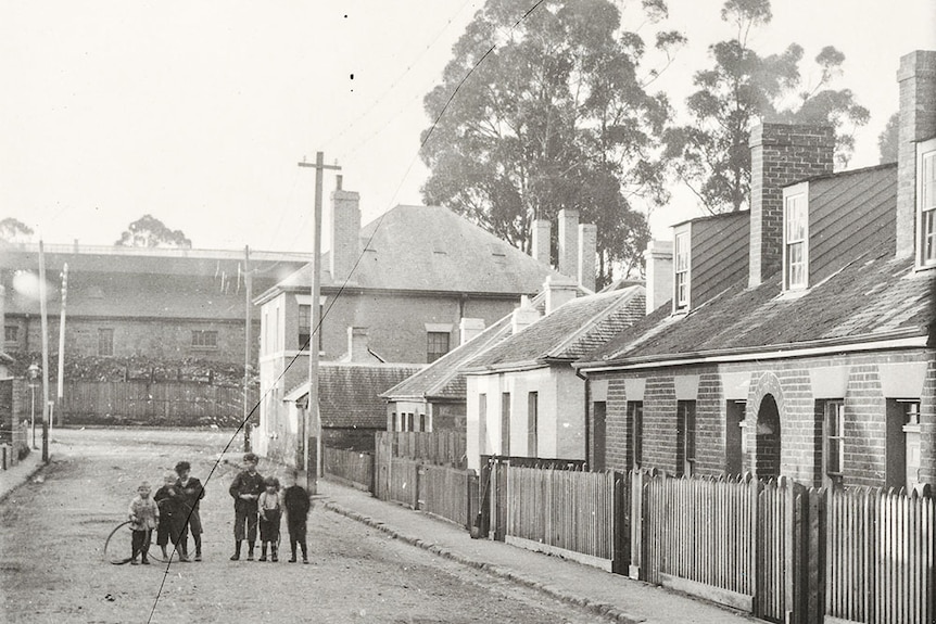 Children in Wapping