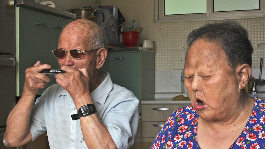 Leprosy survivor Yong-Duk Kim and her husband.