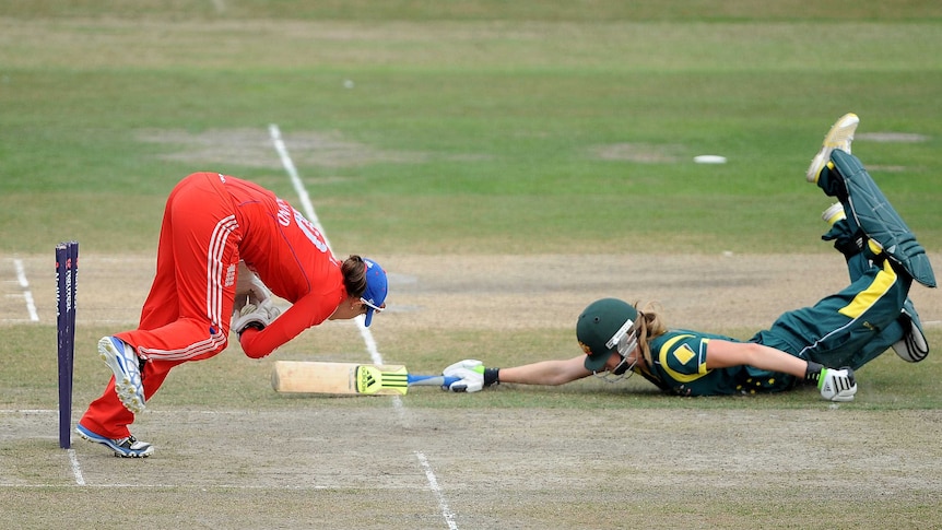 England runout of Ellyse Perry in womens ashes