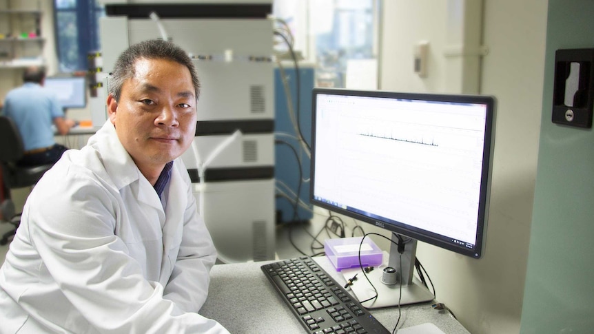 Dr Quan Vuong in the lab