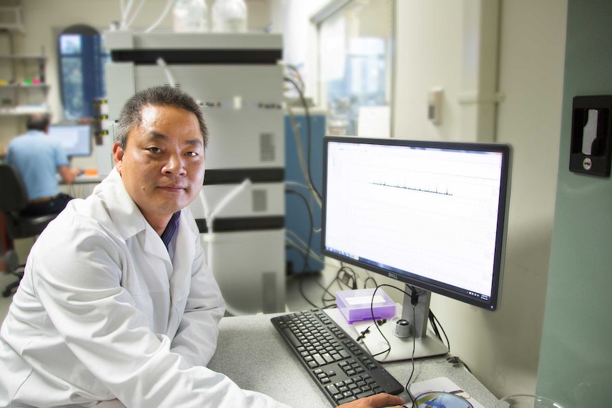 Dr Quan Vuong in the lab