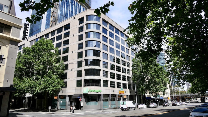 The Holiday Inn in Flinders Lane from across the street.
