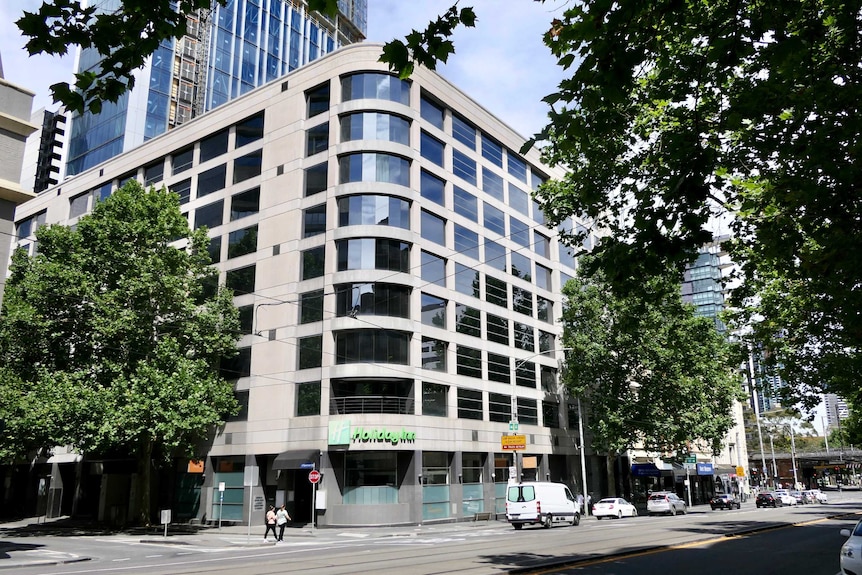 The Holiday Inn in Flinders Lane from across the street.