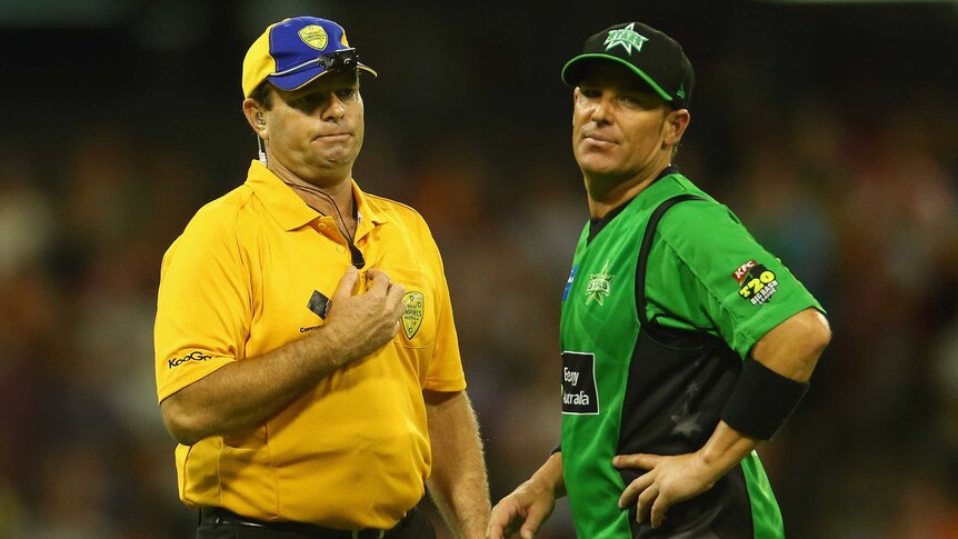 Shane Warne has words with the umpire during the Stars' loss to Perth in the Big Bash semi-final.