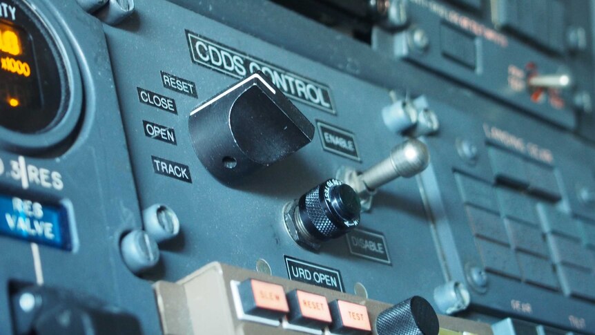 Close up of a switch and a dial in the flight deck of a 747.
