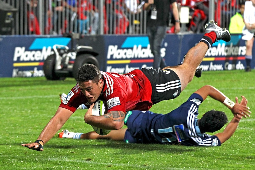 Codie Taylor scores for the Crusaders against the Blues