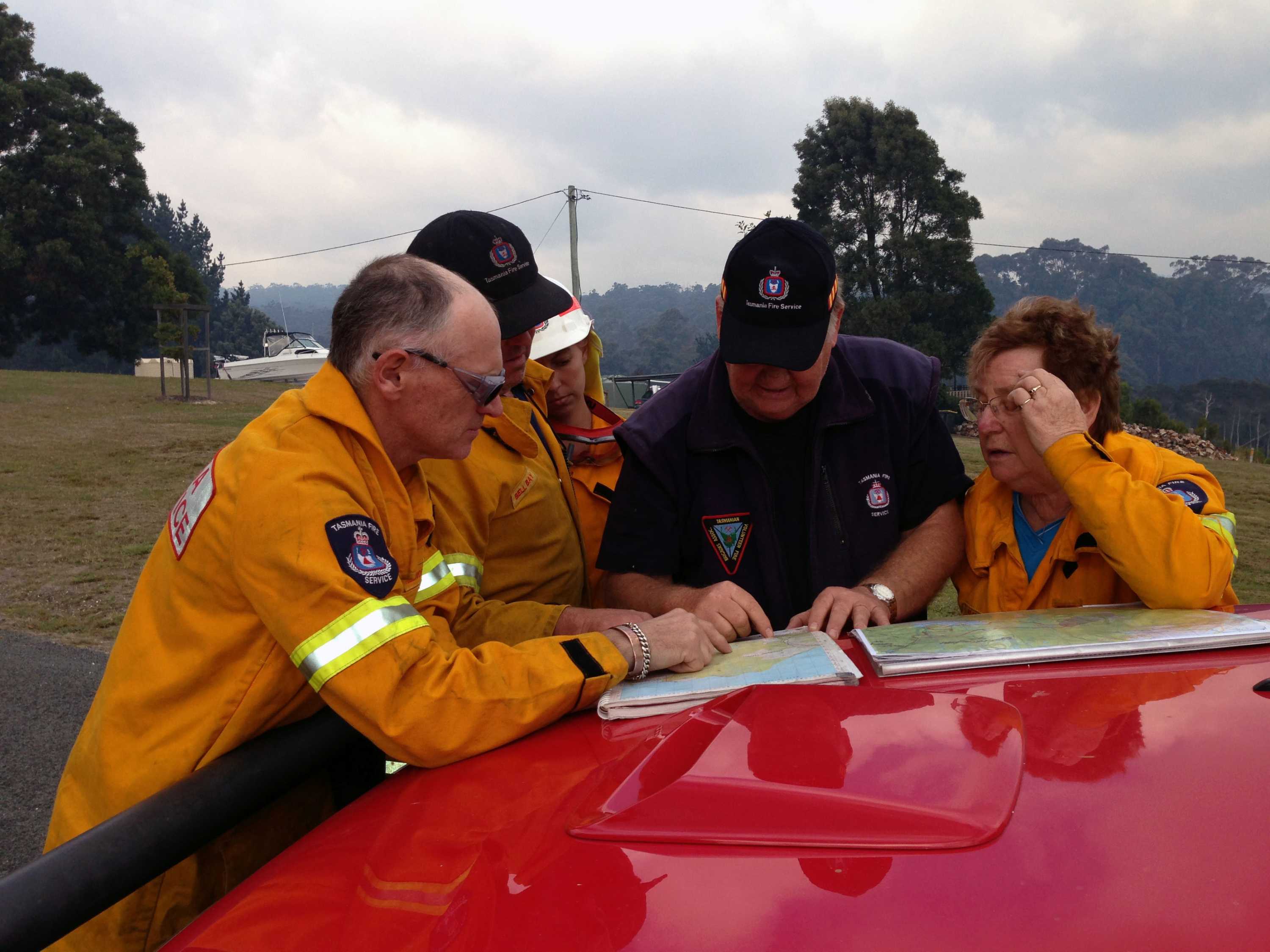 Lefroy bushfire Residents evacuated from north Tasmanian town