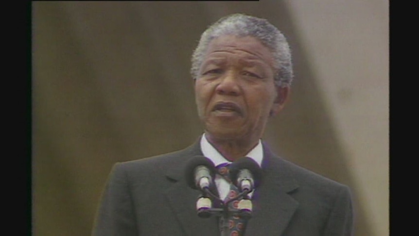 Nelson Mandela addresses Australia from the steps of the Sydney Opera House