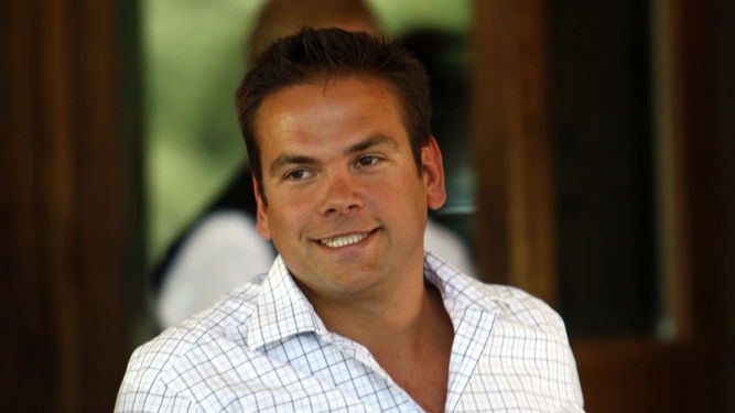 It has been reported that Lachlan Murdoch raised the money for the proposal independently.