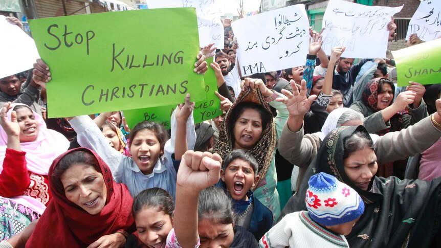 Pakistani Christians rally after church bombings