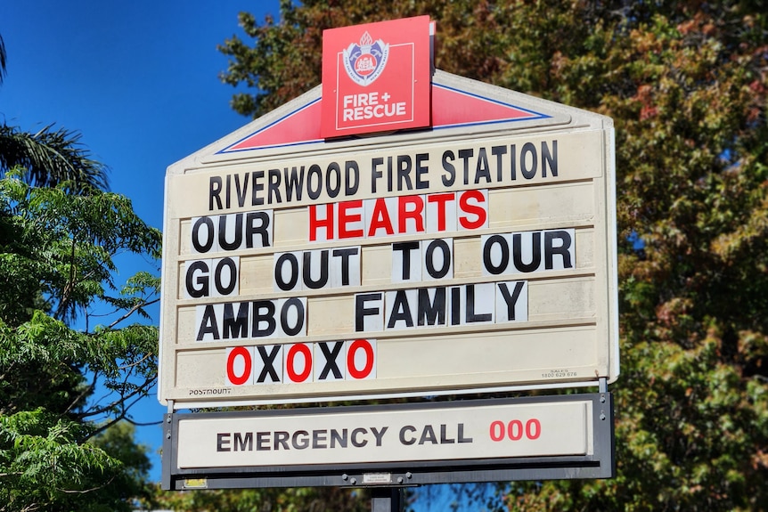 a sign with writing paying tribute to a dead paramedic