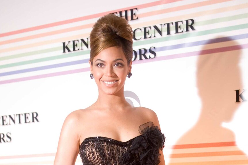  Singer Beyonce Knowles arrives at the Kennedy Center for the Kennedy Center Honors on December 7, 2008