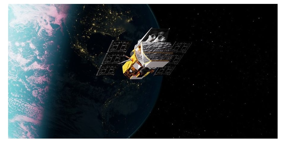 NASA launches robotic mission to save space telescope