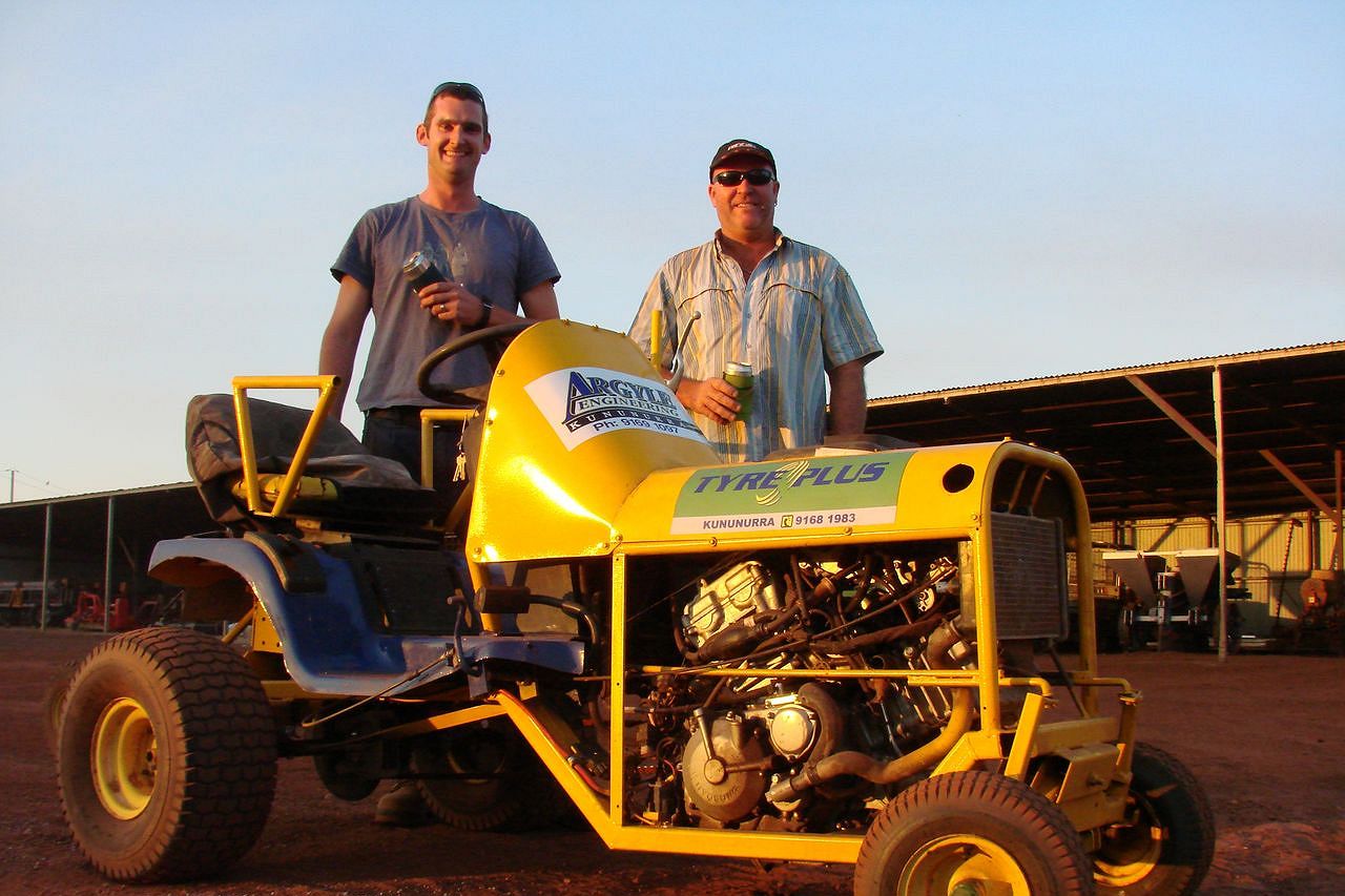 Lawnmower Racing A Hit With Motorsport Fans As Fun Affordable Sport Abc News