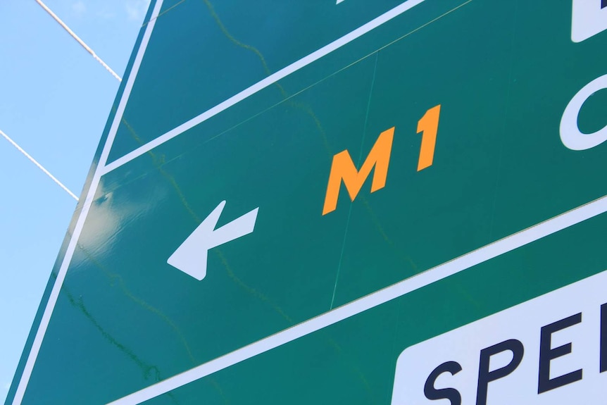 Road sign pointing to a ramp to the M1