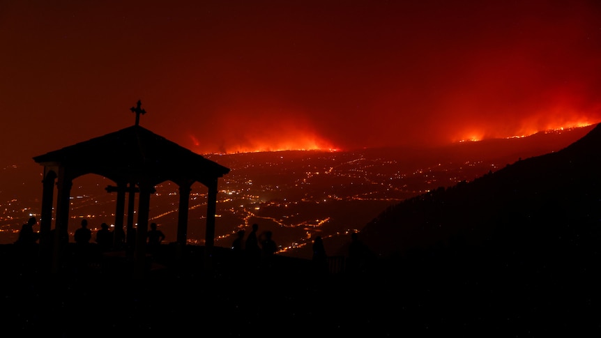 Autoritățile spun că incendiile forestiere care devastează Tenerife au fost declanșate în mod deliberat