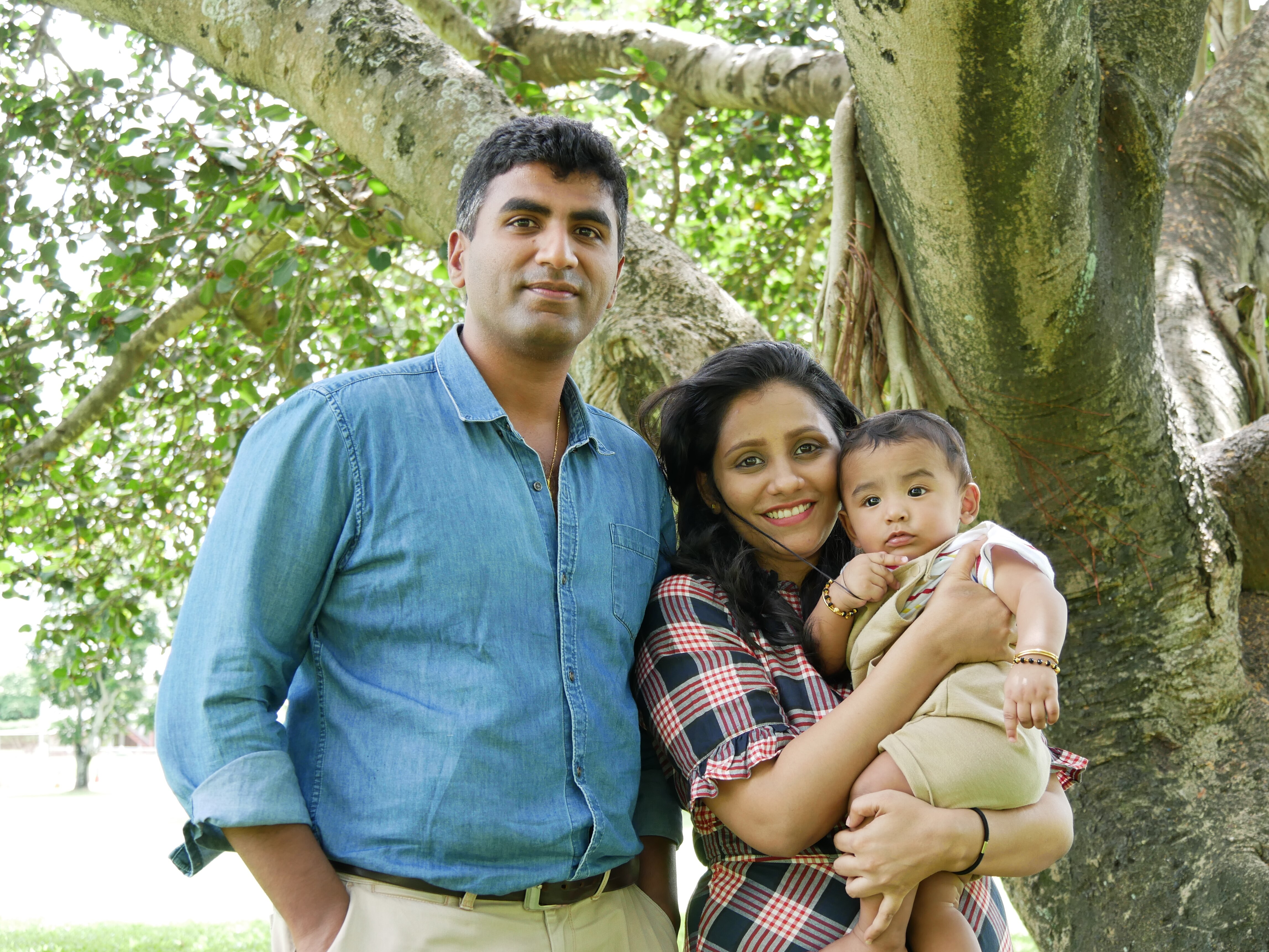 Queensland Gp Meets Son For First Time Pushes For Mental Health Awareness As Borders Divide Families Abc News