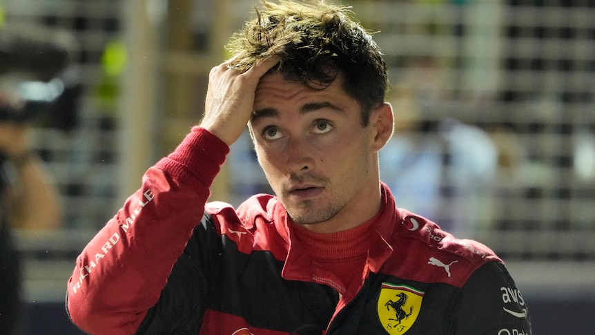 Charles LeClerc en pole pour le Grand Prix de F1 de Singapour alors que Max Verstappen termine huitième après avoir interrompu le dernier tour de qualification