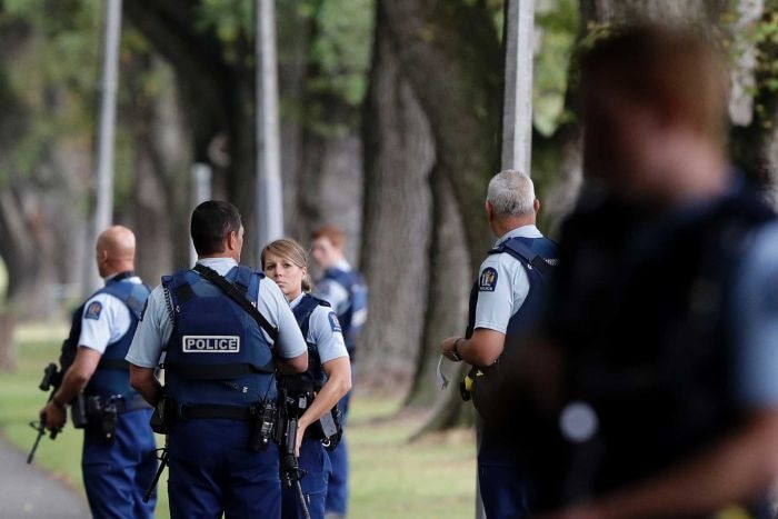 Polisi Selandia Baru bersiaga di taman setelah serangan teroris di mesjid di Christchurch