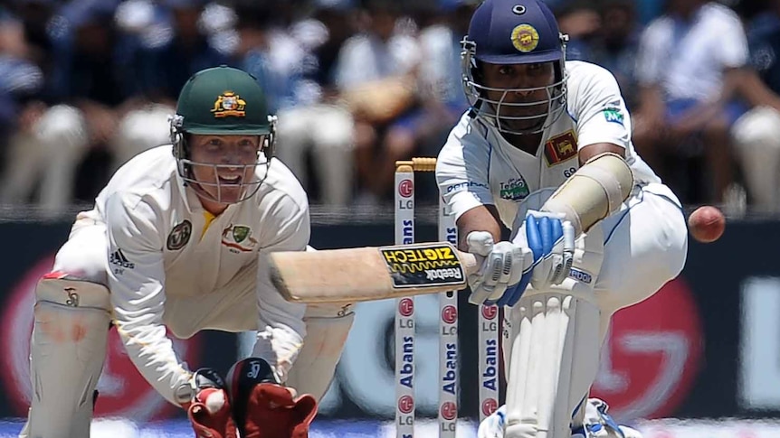 Sri Lanka's hopes rest squarely on Mahela Jayawardene, who put together a patient unbeaten 90 to defy the Aussies.