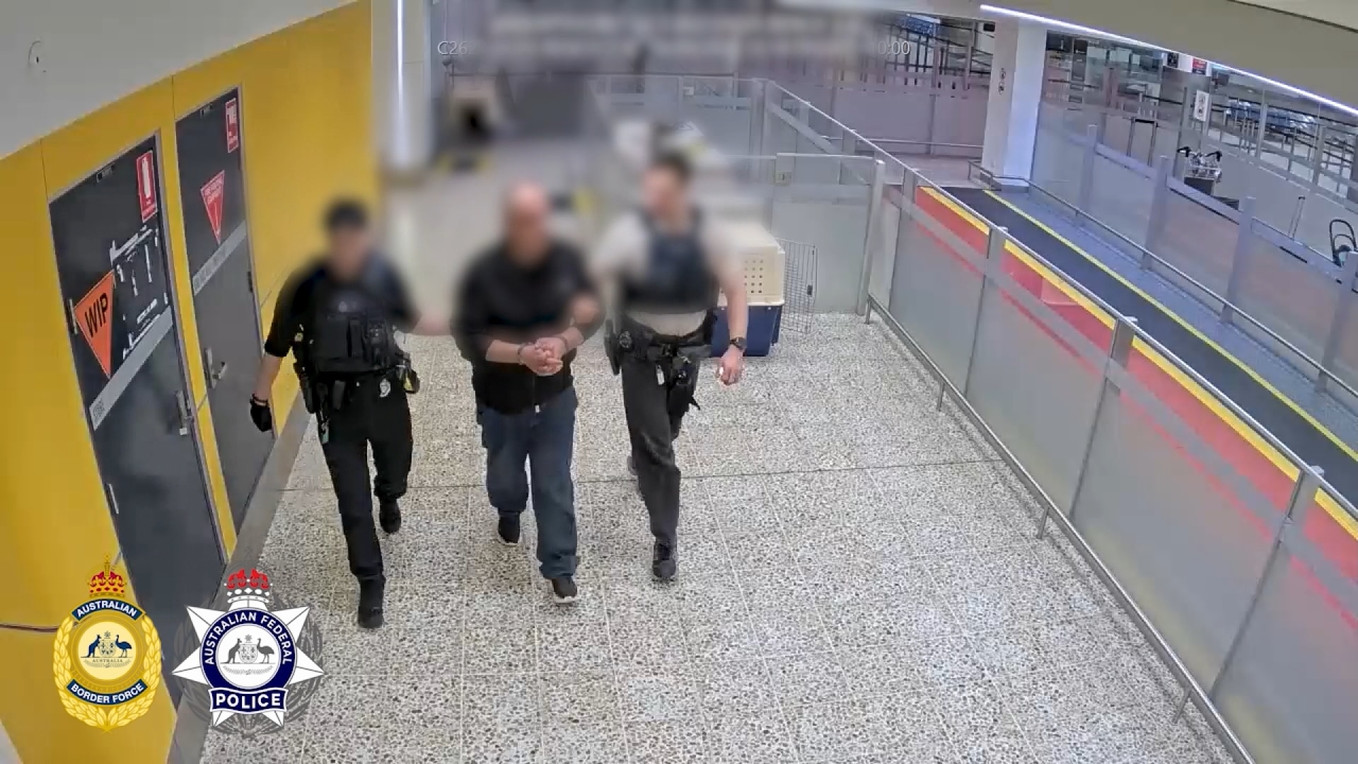 VIDEO: Man arrested with drugs at Melbourne Airport - ABC News & Headlines – Australian Broadcasting Corporation