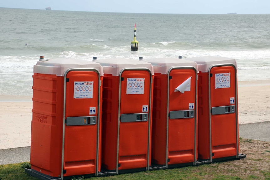 Cottesloe Beach public toilet stoush resolved by council as portaloos set to be removed - ABC
