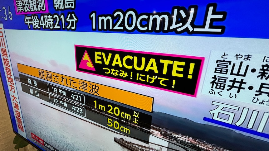 A photo of a large screen which says 'evacuate' on it.