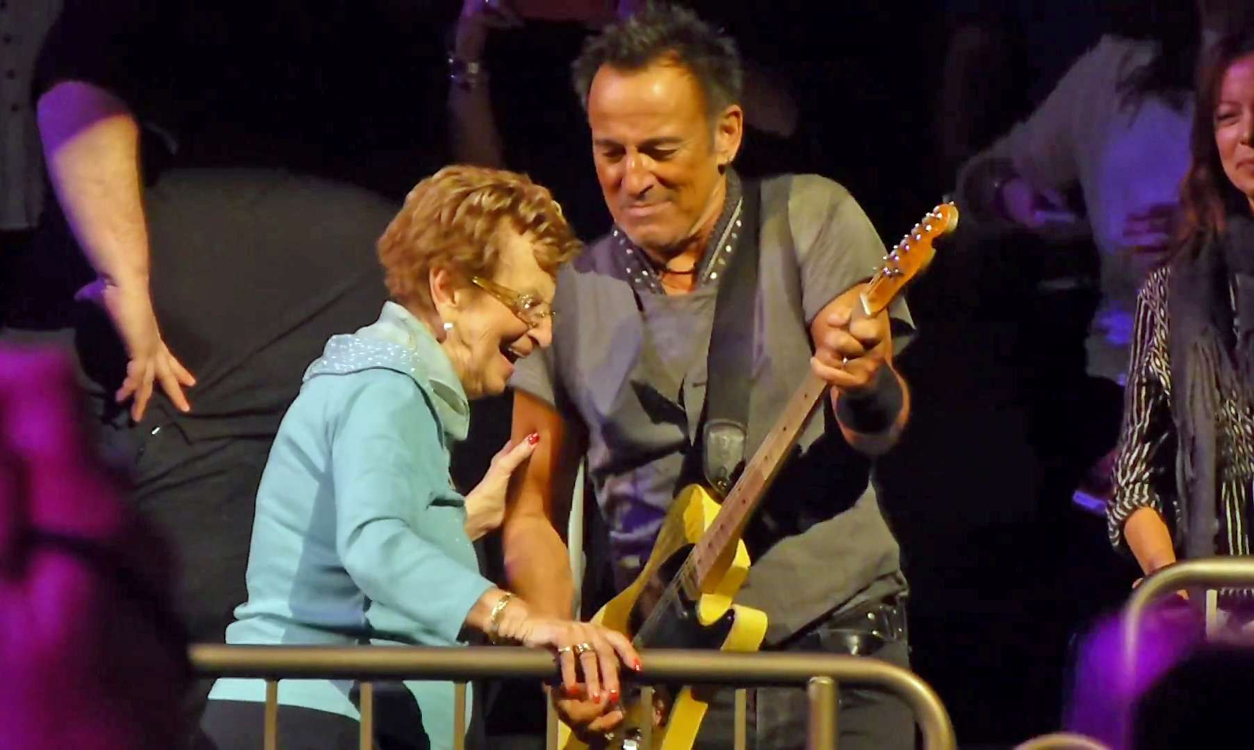 Bruce Springsteen's 90-year-old mother shows off dance moves at New York  concert - ABC News
