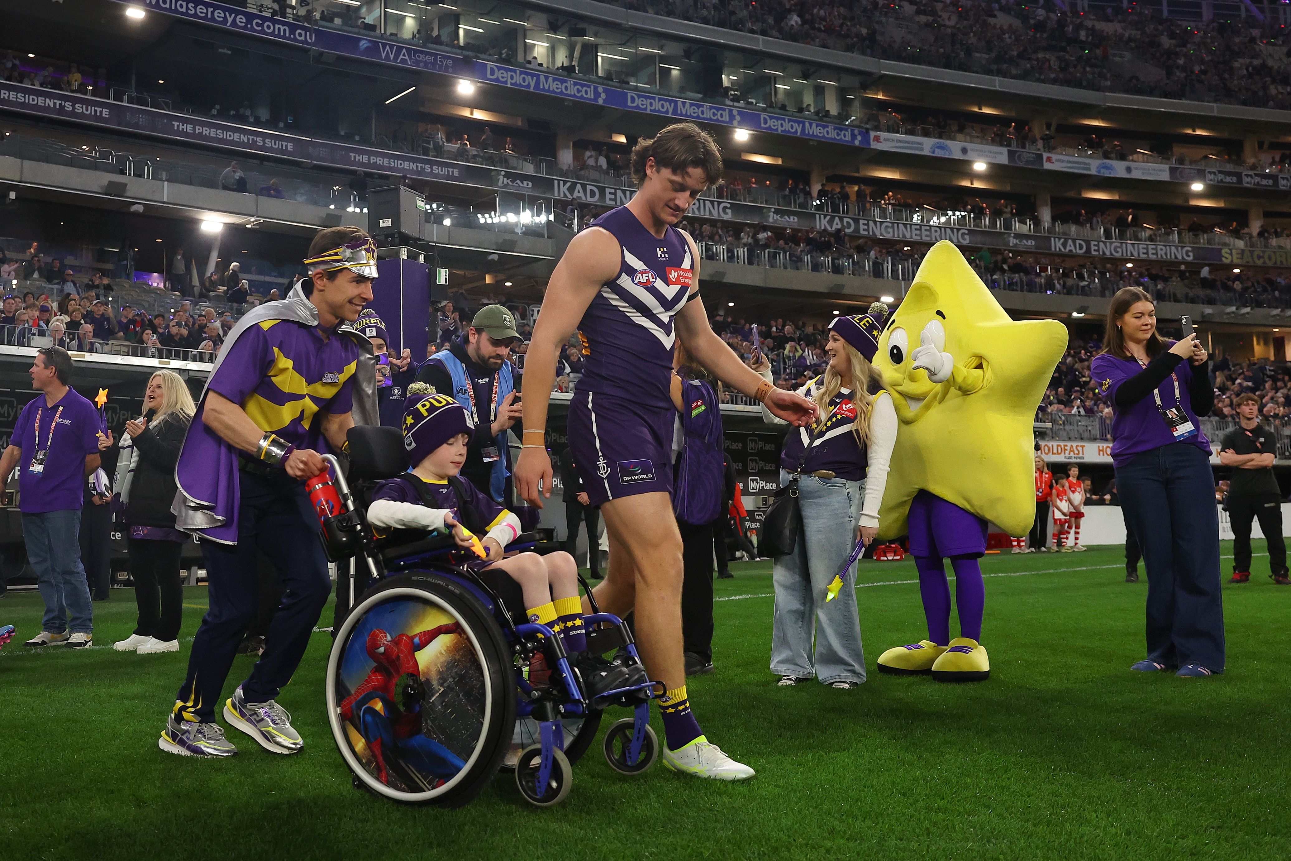 Live: Dockers and Swans battle for top spot as Lions recall big guns