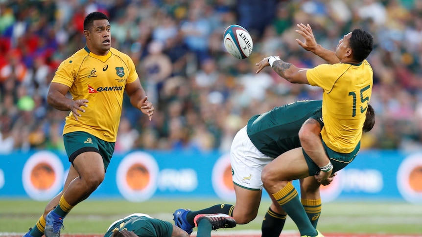 South Africa's Malcolm Marx challenges Australia's Israel Folau.