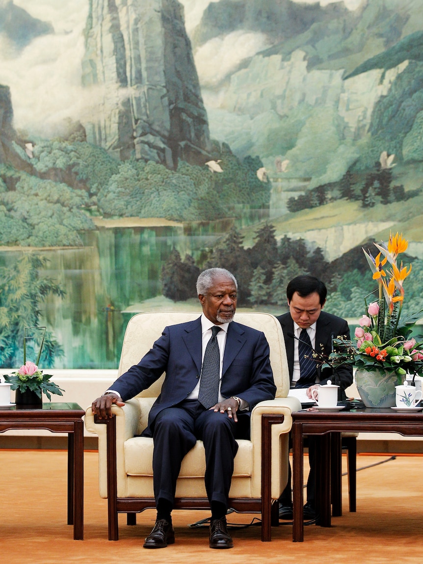 Kofi Annan at a meeting in Beijing