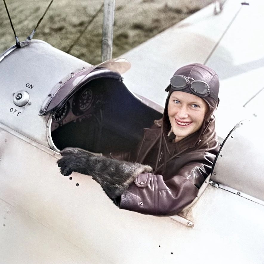 New Sydney airport honours trailblazing pilot as first passengers welcomed