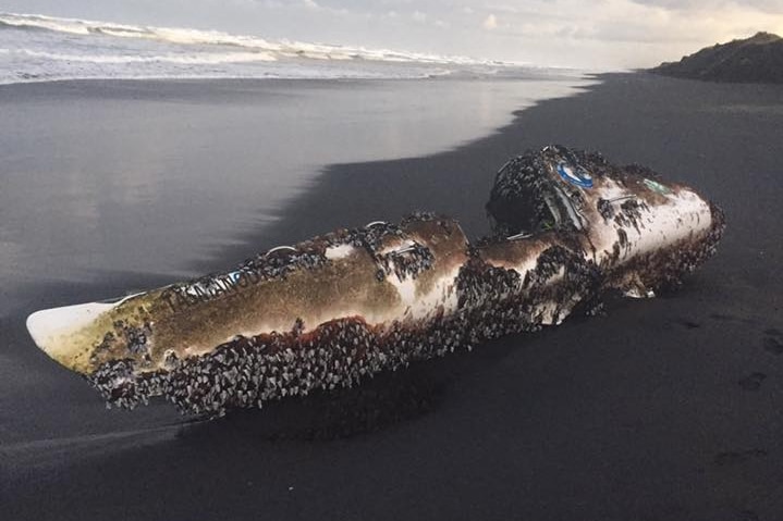 Kayak found on Muriwai beach