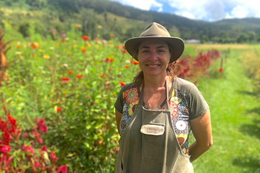 Canungra's Pretty Produce farmer of edible flowers Simone Jelley fuels  global social media trend - ABC News