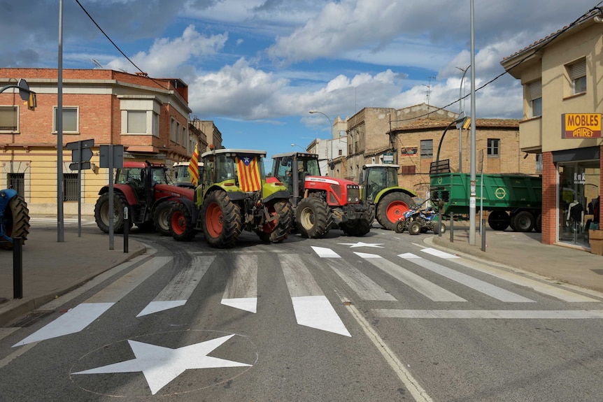 Tractors carrying Catalan separatist flags block a road in Bascara.