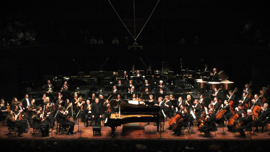 Pianist Steven Osborne and The West Australian Symphony Orchestra.