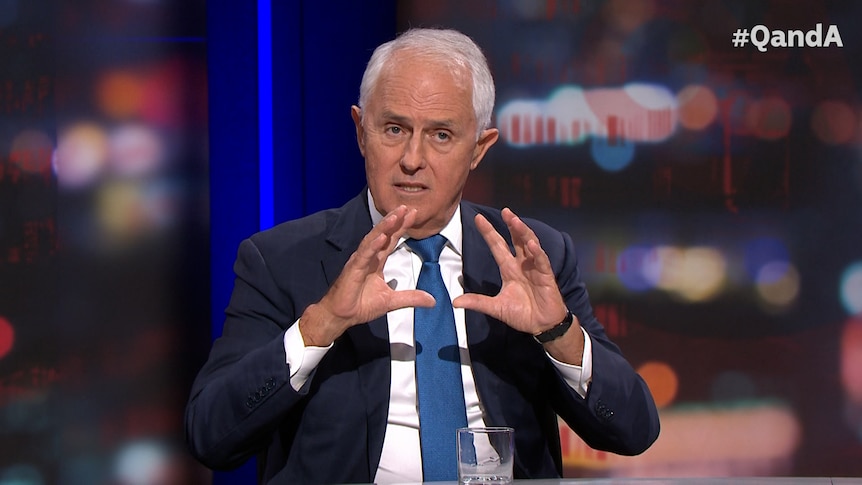 Malcolm Turnbull affirme que l’étreinte « effrayante » de Donald Trump envers Vladimir Poutine constitue une menace pour la sécurité australienne
