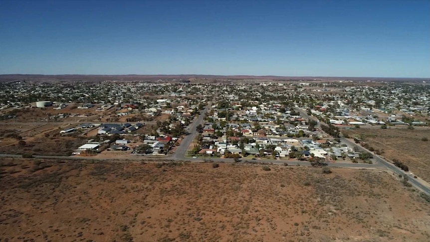 An aerial photo of the town of Broken Hill.