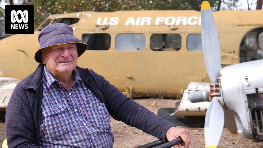 Ron Schneiders umfangreiche Auswahl an Oldtimern umfasst einen Panzer, einen Canberra-Bomber und Hunderte historischer Autos