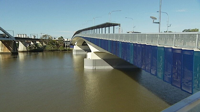 The 300-metre bridge spans the Brisbane River between South Brisbane and Milton.