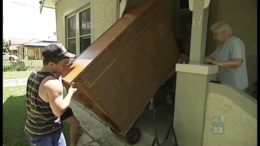 Residents flee rising floodwaters - ABC News