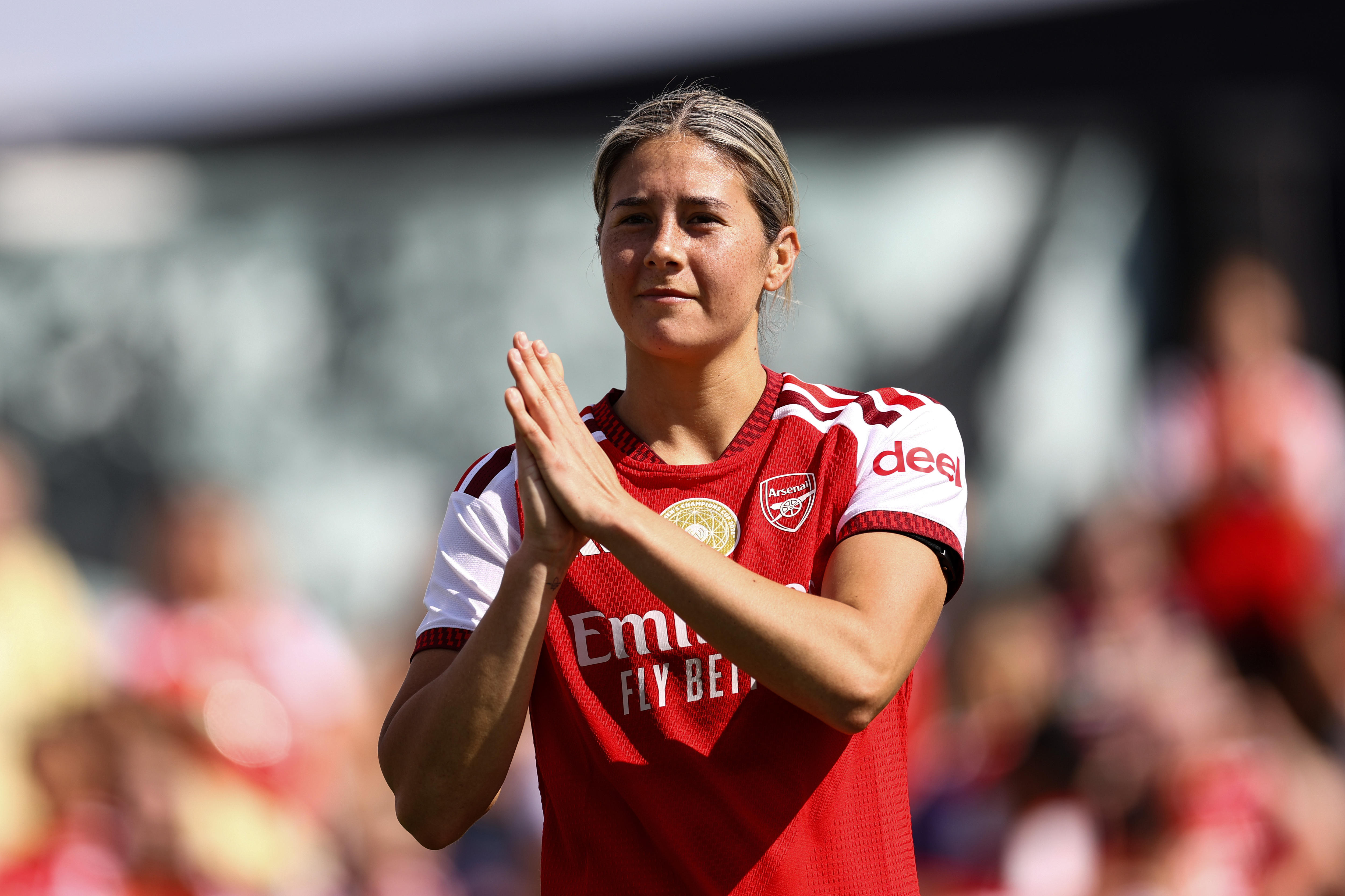 Matildas star receives rousing welcome in return after mother's death