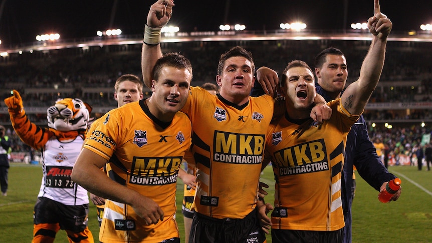 Beau Ryan (L), Chris Heighington (C) and Robbie Farah after a Wests Tigers semi-final win in 2010.