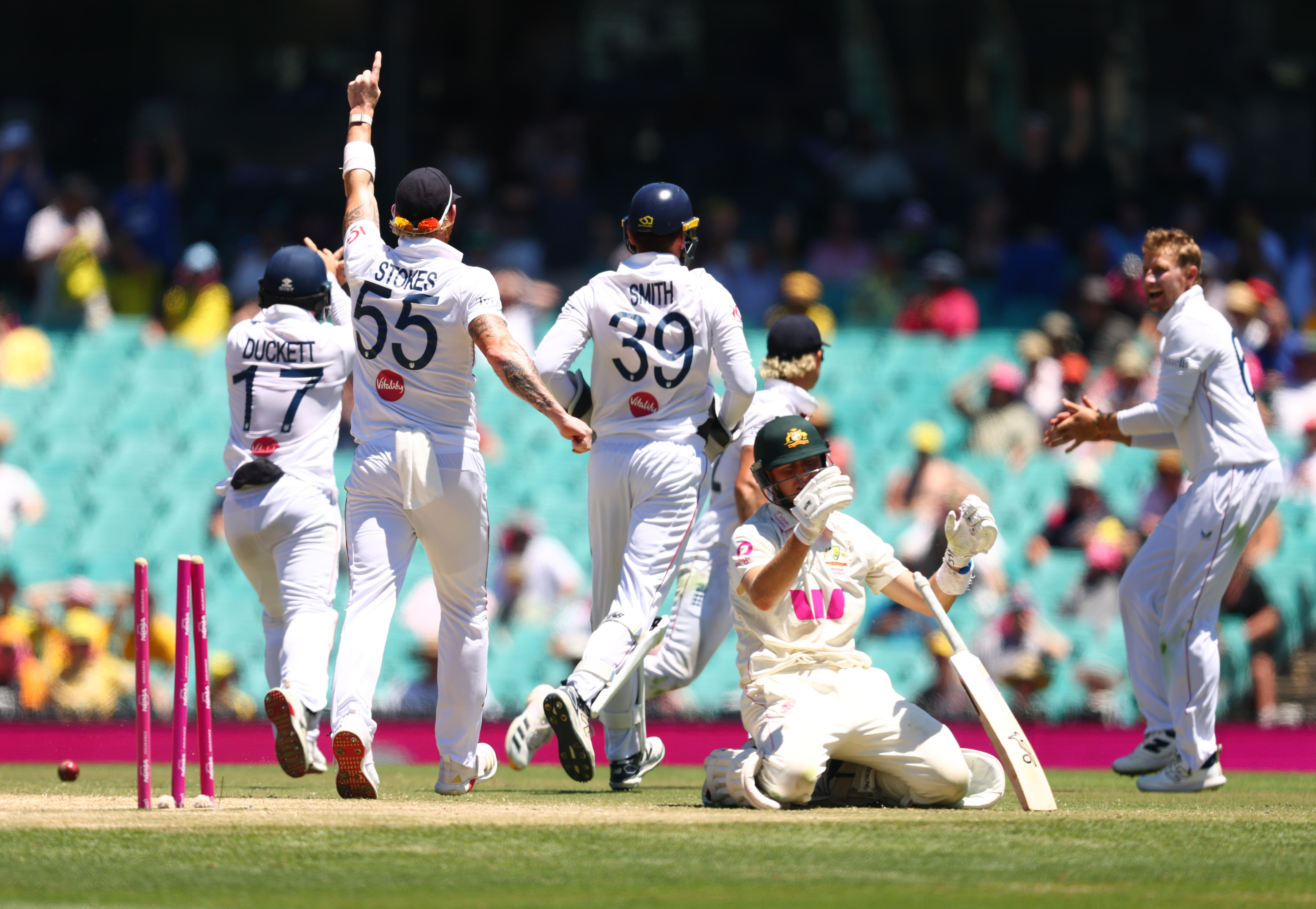 Marnus Labuschagne es sustituido mientras Inglaterra celebra