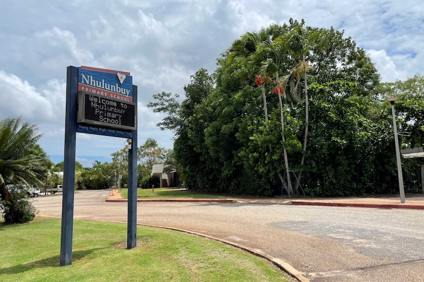 A picture of the entrance to the Nhulunbuy Primary School.