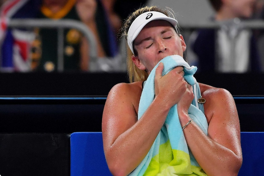 Coco Vandeweghe towels off at the Australian Open